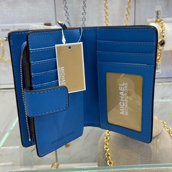 Michael Kors Medium Saffiano Leather Wallet
South Pacific
NWT - Picture 14 of 16